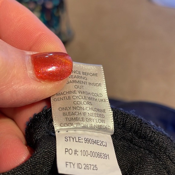 Navy capris - Picture 7 of 7